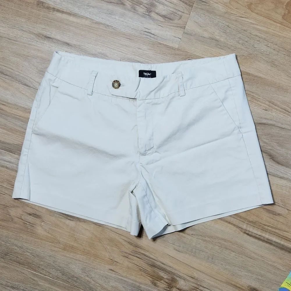 ☔️🩵Mossimo Cream Shorts Size 8